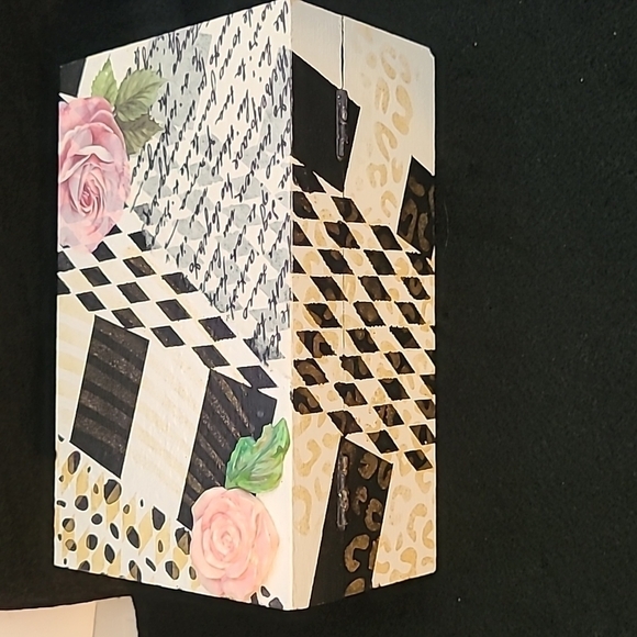 Handcrafted & Decorated Modern WOODEN BOX - Picture 4 of 12